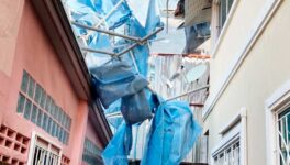 建設中のコンドで階段が倒壊　近隣の家屋を直撃 - ワイズデジタル【タイで生活する人のための情報サイト】