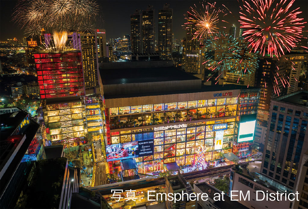 BTSプロンポン駅そばに「EmSphere」が開業　ー　12月1日、「EmSphere（エムスフィア）」が開業した。床面積20万㎡に約300店舗が入り、3階には家具・インテリア小売大手「IKEAスクンビット店」が展開。プロンポン地区の新しいショッピングスポットが誕生した。
