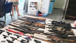 YouTuberの家宅捜査で　銃器87丁などを発見 - ワイズデジタル【タイで生活する人のための情報サイト】
