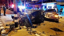 テスラで飲酒運転 車12台を巻き込む大事故に - ワイズデジタル【タイで生活する人のための情報サイト】