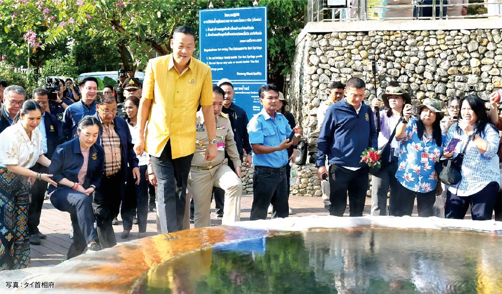 セター首相が南部を訪問「タイの温泉を世界に」　ー　セター首相が1月22日、南部ラノーン県を訪問。ムアン市のラクサワーリン温泉を視察した際、「タイの温泉を世界的ウェルネスツーリズムの観光スポットとして発展させていきたい」と語った。