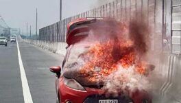 モーターウェイで自動車火災　運転手は無事脱出 - ワイズデジタル【タイで生活する人のための情報サイト】