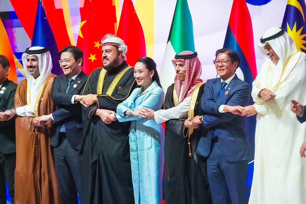 「ASEAN・GCC・中国サミット」 ペートンタン首相が出席 ー 東南アジア諸国連合(ASEAN)、中国、湾岸協力会議(GCC)による初めての首脳会議が5月27日、マレーシアのクアラルンプールで開催。タイからはペートンタン首相が出席し、「地政学的緊張と世界のサプライチェーンの脆弱性」について言及した。