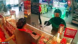 ショッピングセンターで金行強盗 逮捕された男は配達ライダーに扮装 - ワイズデジタル【タイで生活する人のための情報サイト】