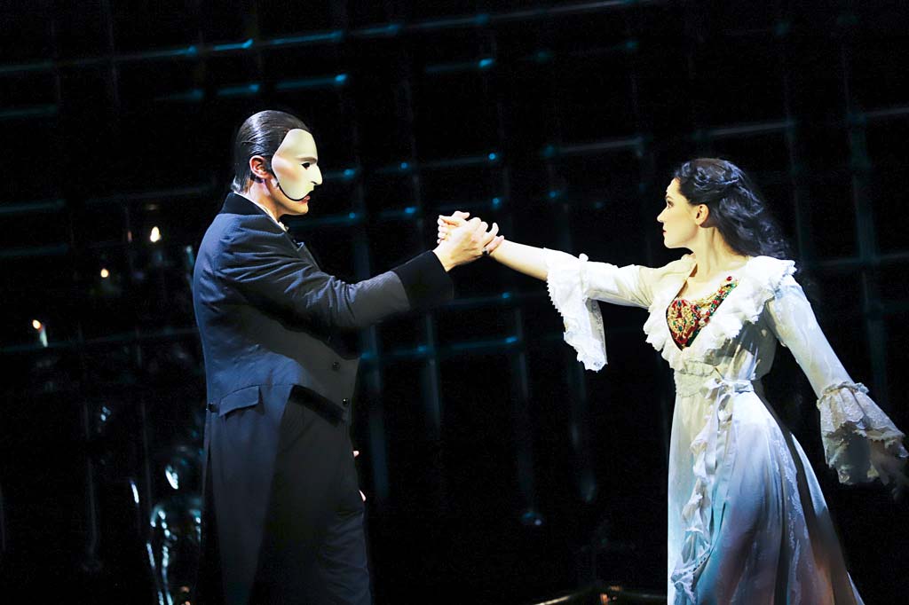 ミュージカル『オペラ座の怪人』 タイで12年ぶりに公演 ー 世界中で愛される名作ミュージカル『オペラ座の怪人(The Phantom of the Opera)』がバンコク都ラチャダライシアターで8月5日に開幕した。同ミュージカルがタイで公演されるのは12年ぶりとのこと。8月31日まで公演中。