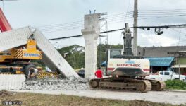 建設中の横断歩道倒壊 クレーン車が下敷きに - ワイズデジタル【タイで生活する人のための情報サイト】