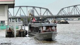 陥没事故で交通網に支障 海軍が船とバスを無料運行 - ワイズデジタル【タイで生活する人のための情報サイト】