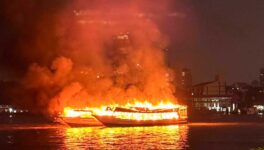 大雨の影響で旅客船3隻全焼 チャオプラヤー川で火災発生 - ワイズデジタル【タイで生活する人のための情報サイト】