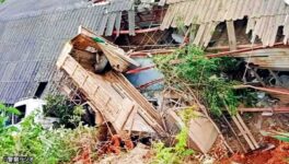 トラックが山道から転落　学校校舎に突っ込む - ワイズデジタル【タイで生活する人のための情報サイト】