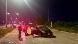 検問所を突破しようとした車 警官を轢きかけ、男を逮捕 - ワイズデジタル【タイで生活する人のための情報サイト】