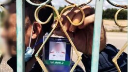 女性の自宅に裁判の召喚令状を届けにきた2人の警察官　新手の詐欺だと思った女性はSNSに啓発動画を投稿するのだが… - ワイズデジタル【タイで生活する人のための情報サイト】