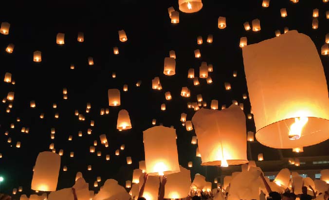 夜空を彩るコムローイの光と影 - ワイズデジタル【タイで生活する人のための情報サイト】