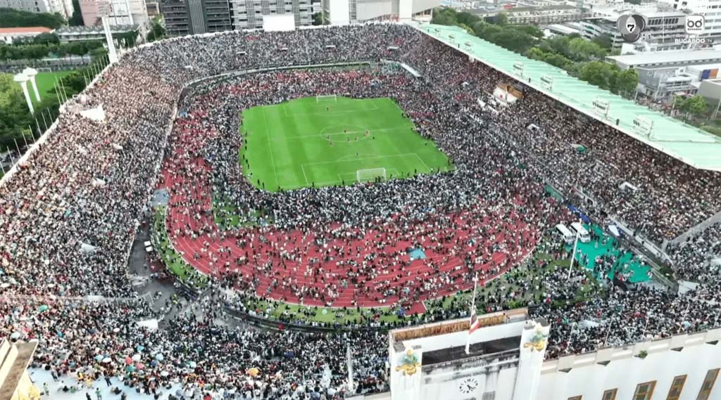 高校サッカーの決勝戦に3万人以上の観客が殺到 興奮のるつぼと化したその理由とは… ー トピックオブタイランド