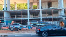 立ち入り禁止の建物内で　駐車場を違法に営業 - ワイズデジタル【タイで生活する人のための情報サイト】