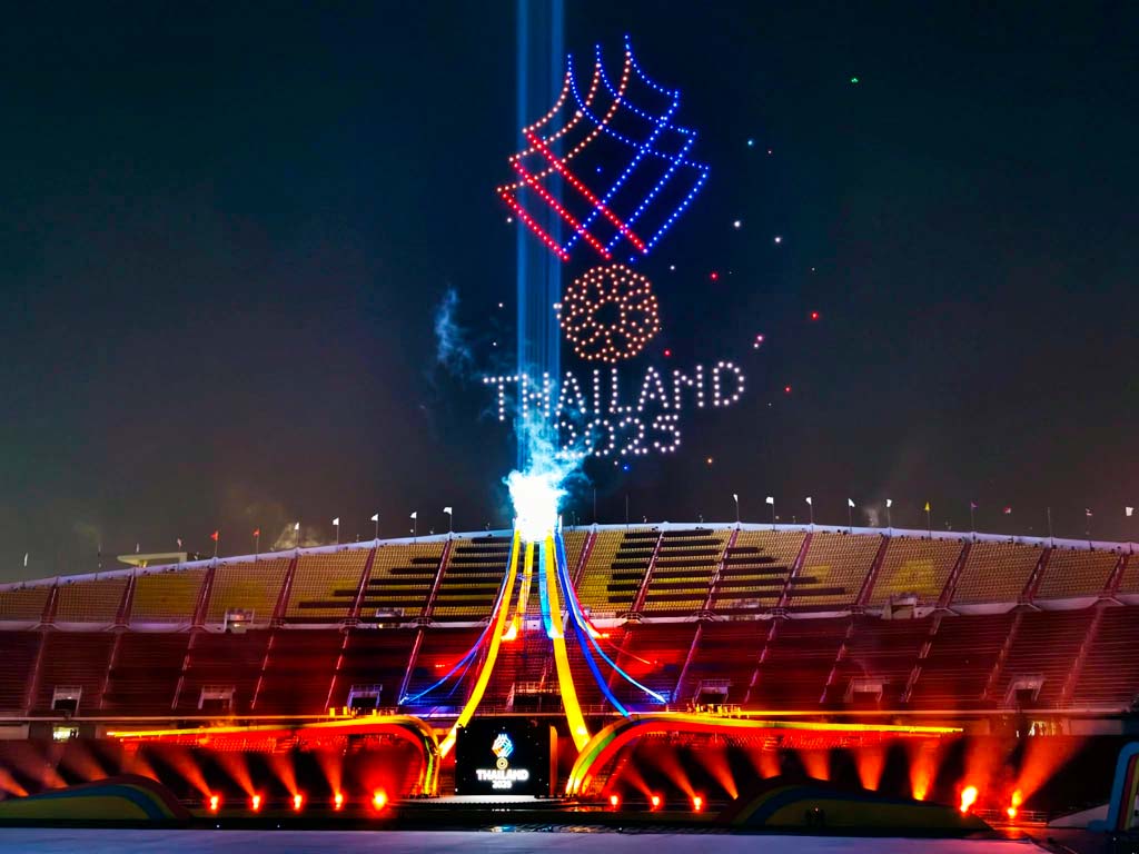 「SEA Games 2025」開会式 ラチャマンカラ国立競技場で開催 ー 12月9日にバンコク都とチョンブリー県で開幕した第33回東南アジア競技大会「SEA Games 2025」。9日にラチャマンカラ国立競技場で開会式が行われ、GOT7のタイ人メンバー・ベンベンなどが登場した。同大会は20日まで行われる。