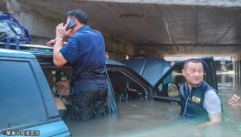 高潮で道路が冠水 - ワイズデジタル【タイで生活する人のための情報サイト】