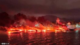 プーケット・チャロン桟橋で　スピードボート23隻が全焼 - ワイズデジタル【タイで生活する人のための情報サイト】