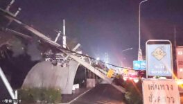 トラック事故で電柱70本倒壊　周辺一帯で大規模停電が発生 - ワイズデジタル【タイで生活する人のための情報サイト】