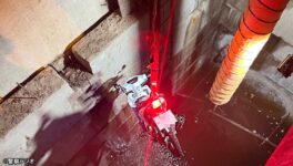 酩酊状態のバイク運転手　深さ10mの地下電線設備に落下 - ワイズデジタル【タイで生活する人のための情報サイト】