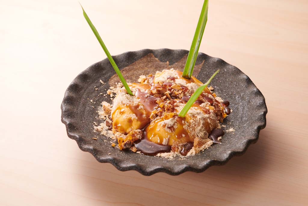 自家製スイーツも人気。きな粉杏仁豆腐180B