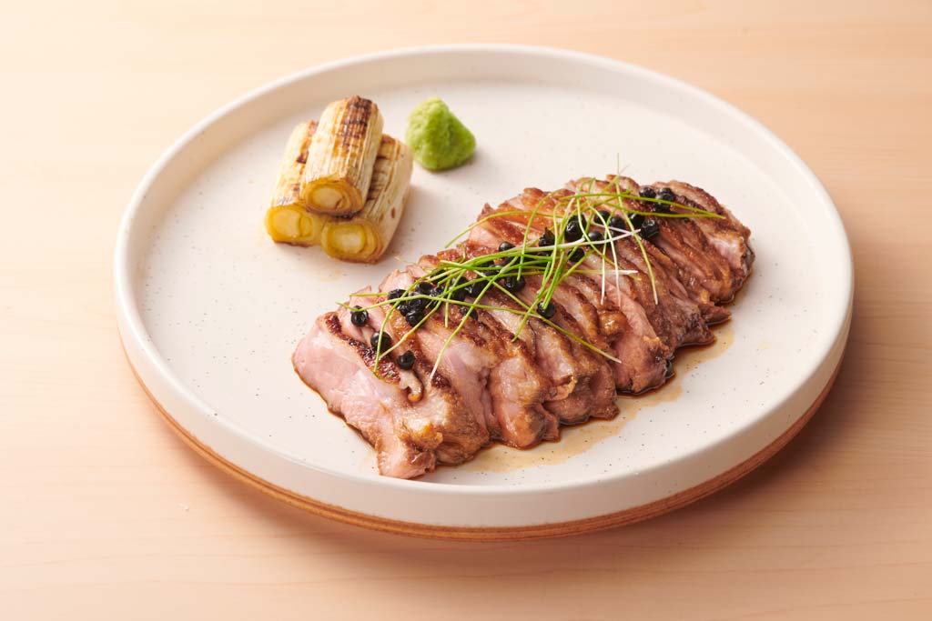 「鴨胸肉の炭火焼き