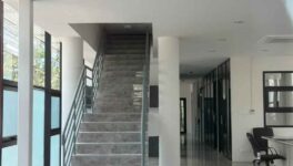 新警察署に「行き止まり階段」　設計ミス…？ではなく侵入対策と釈明 - ワイズデジタル【タイで生活する人のための情報サイト】