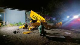 中部で軽飛行機墜落 操縦士生存、住民1人負傷 - ワイズデジタル【タイで生活する人のための情報サイト】