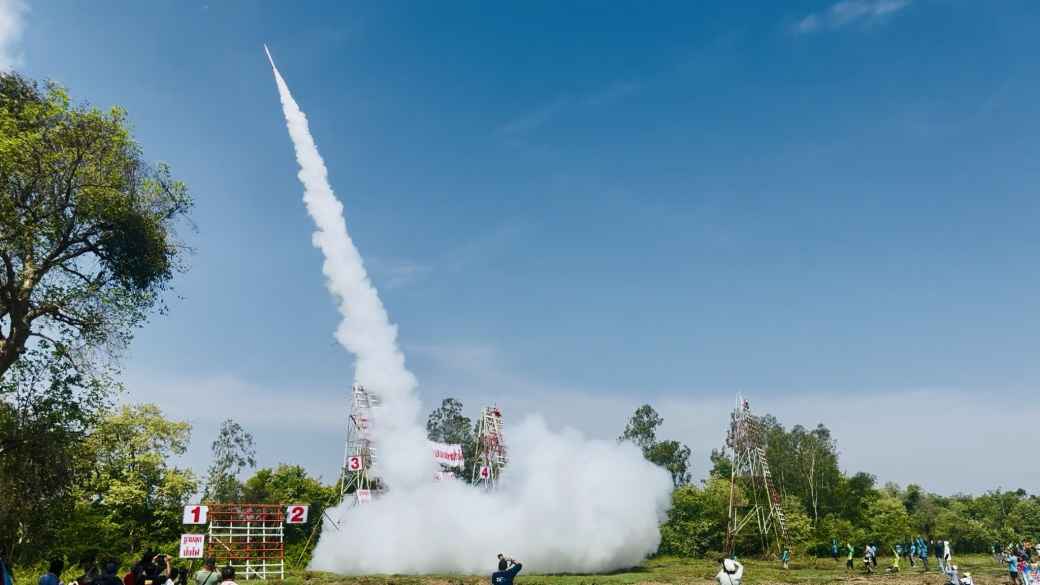 東北部で「ロケット祭」の季節 恵みの雨を願い巨大ロケットを点火