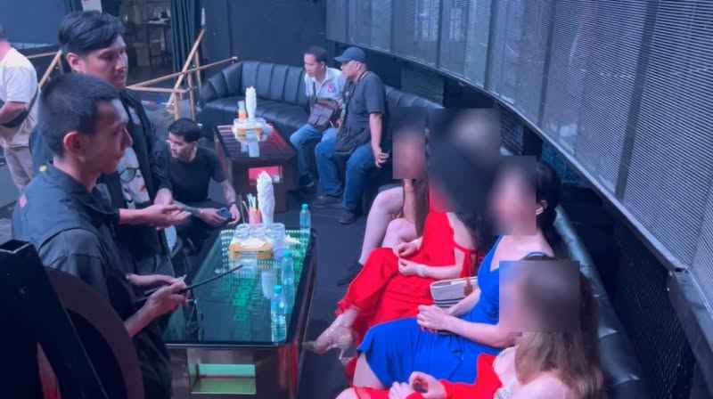 パタヤでインド系クラブ摘発 無許可営業、外国人ホステスらも連行