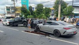 バンコクで高級車が暴走　車両8台に次々と衝突 - ワイズデジタル【タイで生活する人のための情報サイト】