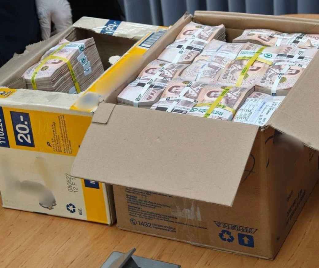 メーサーイで現金2,300万B超押収 段ボール箱に隠し密輸を図った男逮捕