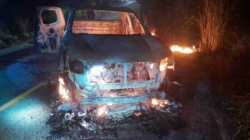 南部検問所襲撃で義勇兵5人死亡 集団が襲撃後に逃走し証拠の車を放火