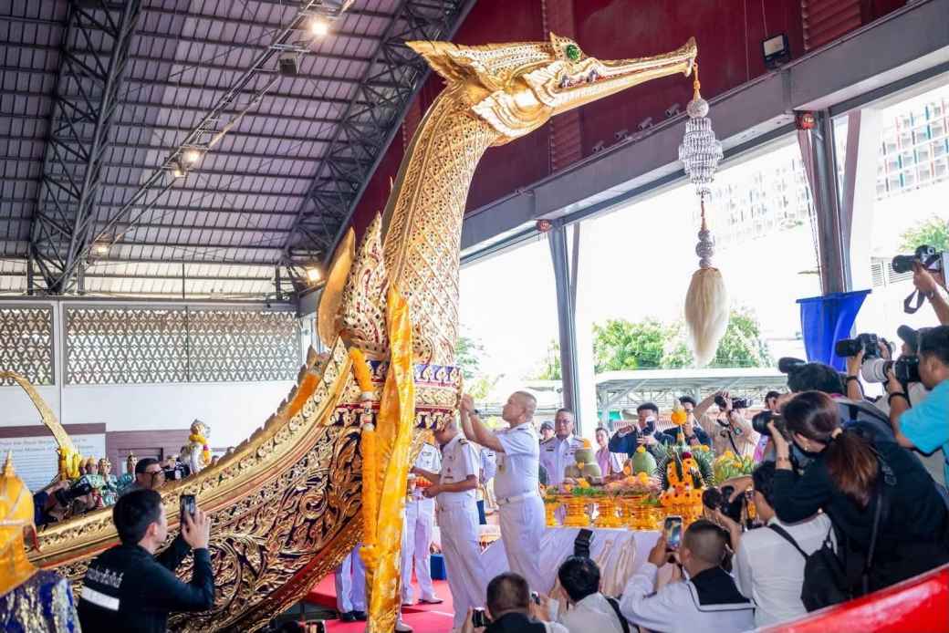 スティダー王妃48歳記念パレードへ準備　タイ海軍が「御座船」の祈祷儀式を実施 - ワイズデジタル【タイで生活する人のための情報サイト】