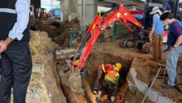 クロントゥーイの排水路で燃料臭 亀裂は見つからず、残留燃料が漏出か - ワイズデジタル【タイで生活する人のための情報サイト】