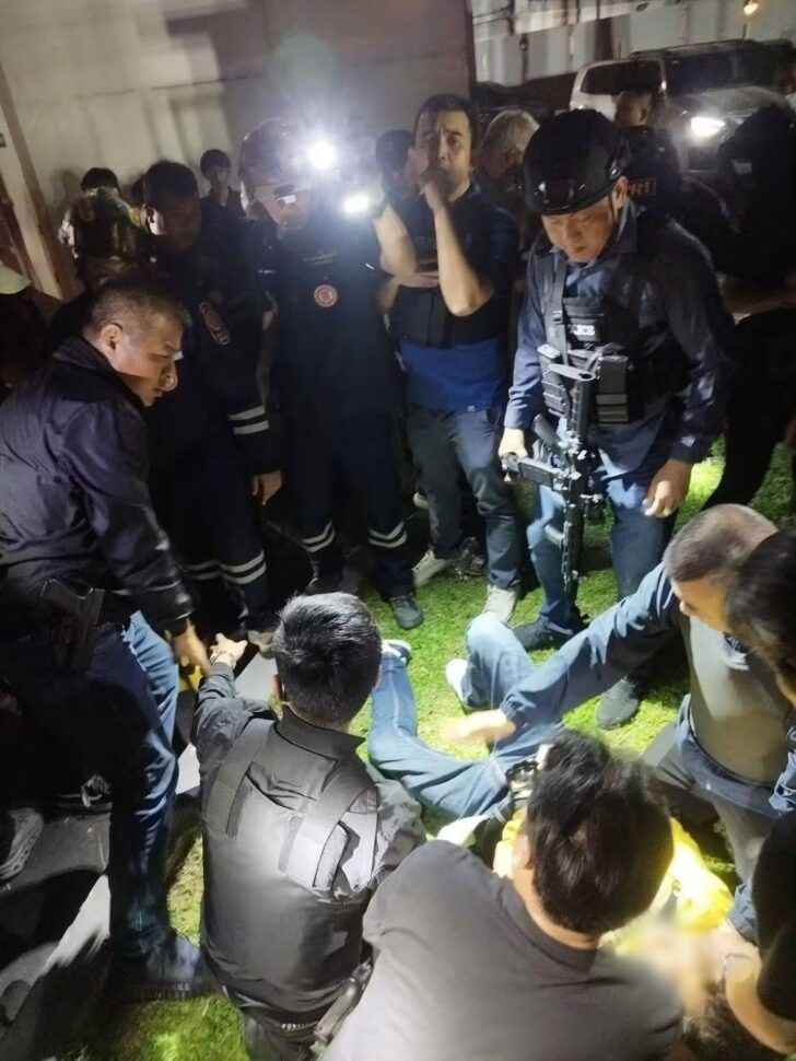 近郊の高級コンドで銃を持って暴れる男 警察の包囲網により男を拘束、覚せい剤などを押収