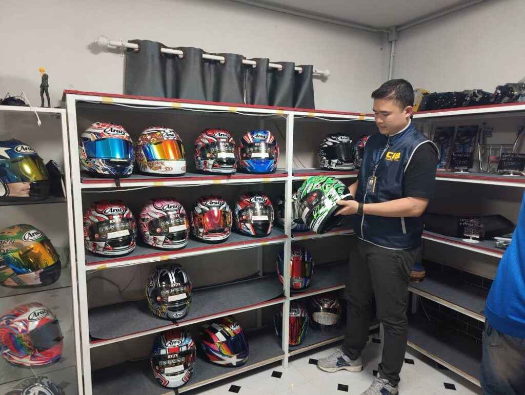日本ブランドの模造ヘルメット販売拠点摘発 ネット通販での低品質品購入に注意喚起